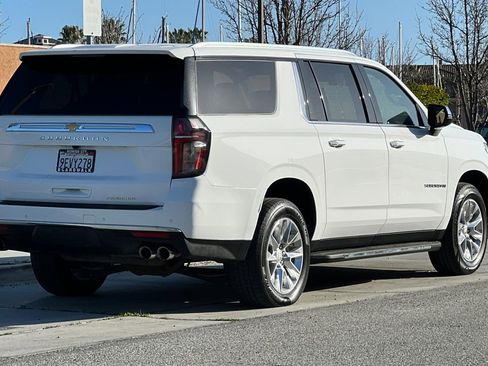 Used 2023 Chevrolet Suburban Premier image 4