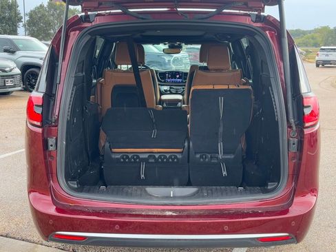 Used 2022 Chrysler Pacifica Pinnacle image 8