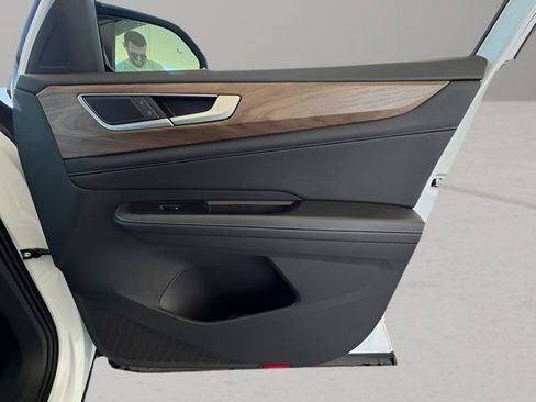 Used 2025 Volkswagen Atlas SE image 41