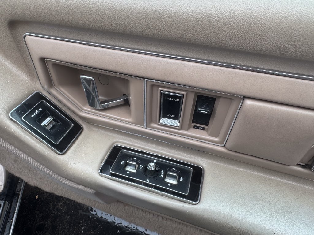 Used 1989 Cadillac Eldorado Coupe FWD image 16