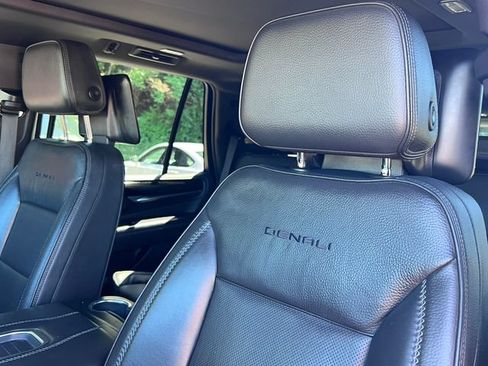 Used 2021 GMC Yukon Denali w/ Denali Premium Package AWD/4WD image 14