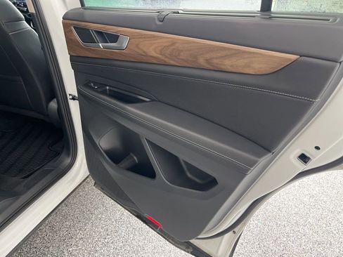 New 2025 Volkswagen Atlas SE image 33