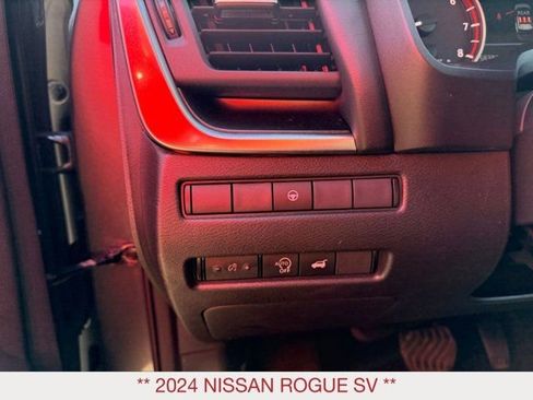 Used 2024 Nissan Rogue SV AWD/4WD image 16