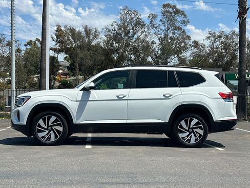 Used 2024 Volkswagen Atlas SE AWD/4WD image 2