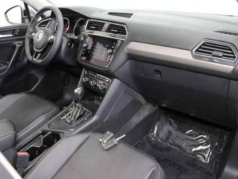 Used 2021 Volkswagen Tiguan SE w/ Panoramic Sunroof Package FWD image 25