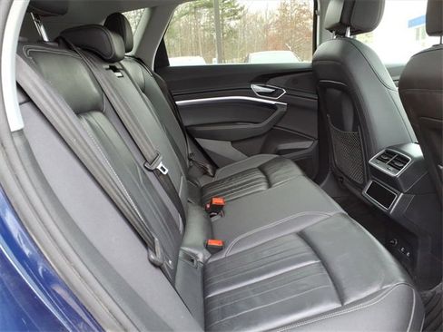 Used 2022 Audi e-tron Premium w/ Convenience Plus Package image 7