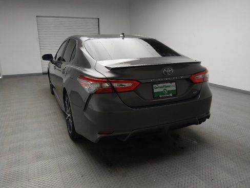 Used 2019 Toyota Camry SE image 6