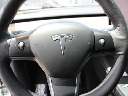 Used 2023 Tesla Model Y Long Range AWD/4WD image 13