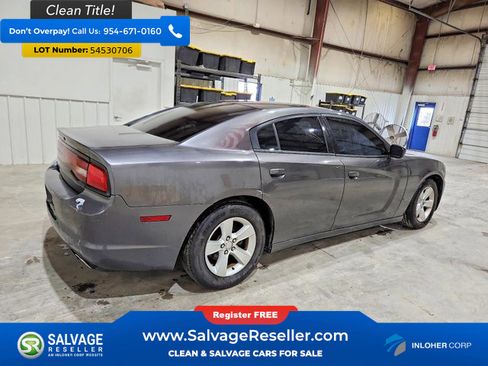Used 2013 Dodge Charger SE RWD image 4