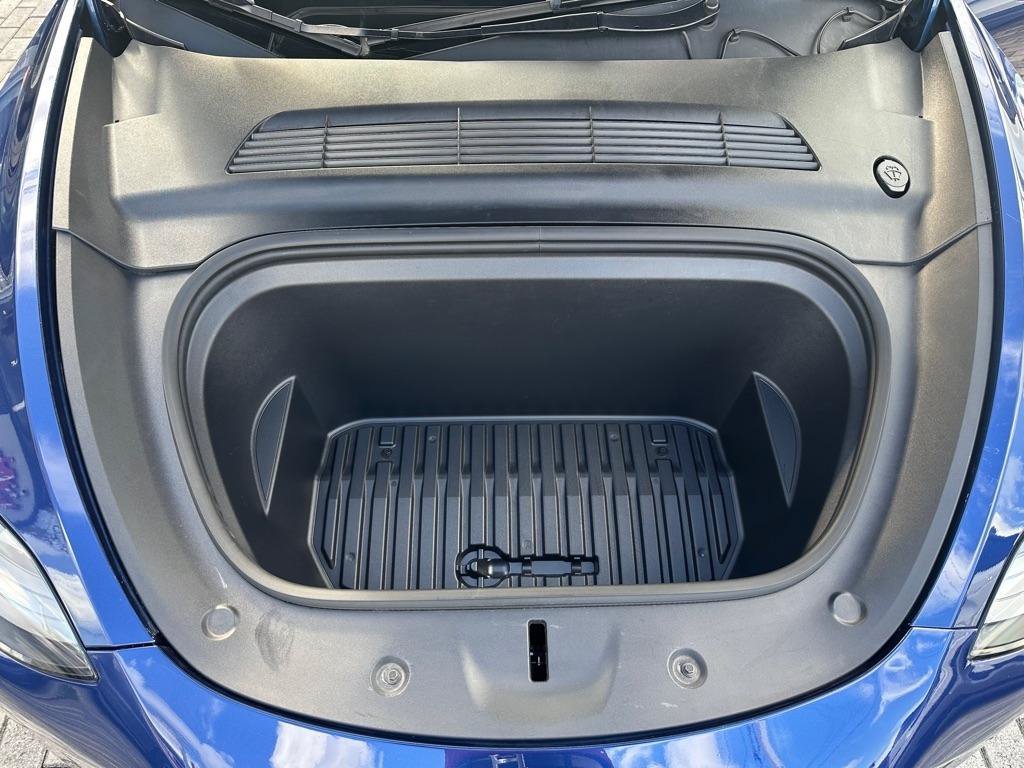 Used 2024 Tesla Model Y 2WD image 10