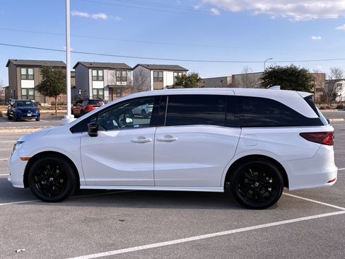 Certified 2024 Honda Odyssey Sport image 3