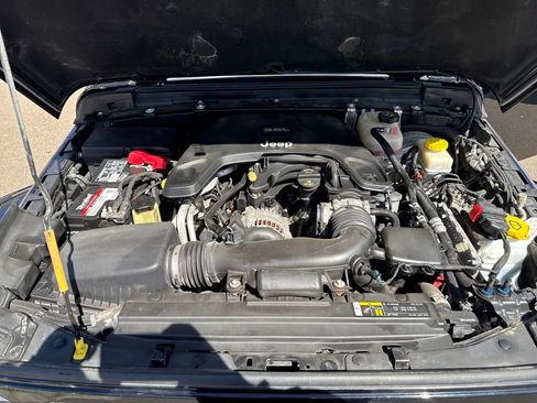 Used 2018 Jeep Wrangler Unlimited Sahara w/ Dual Top Group image 21