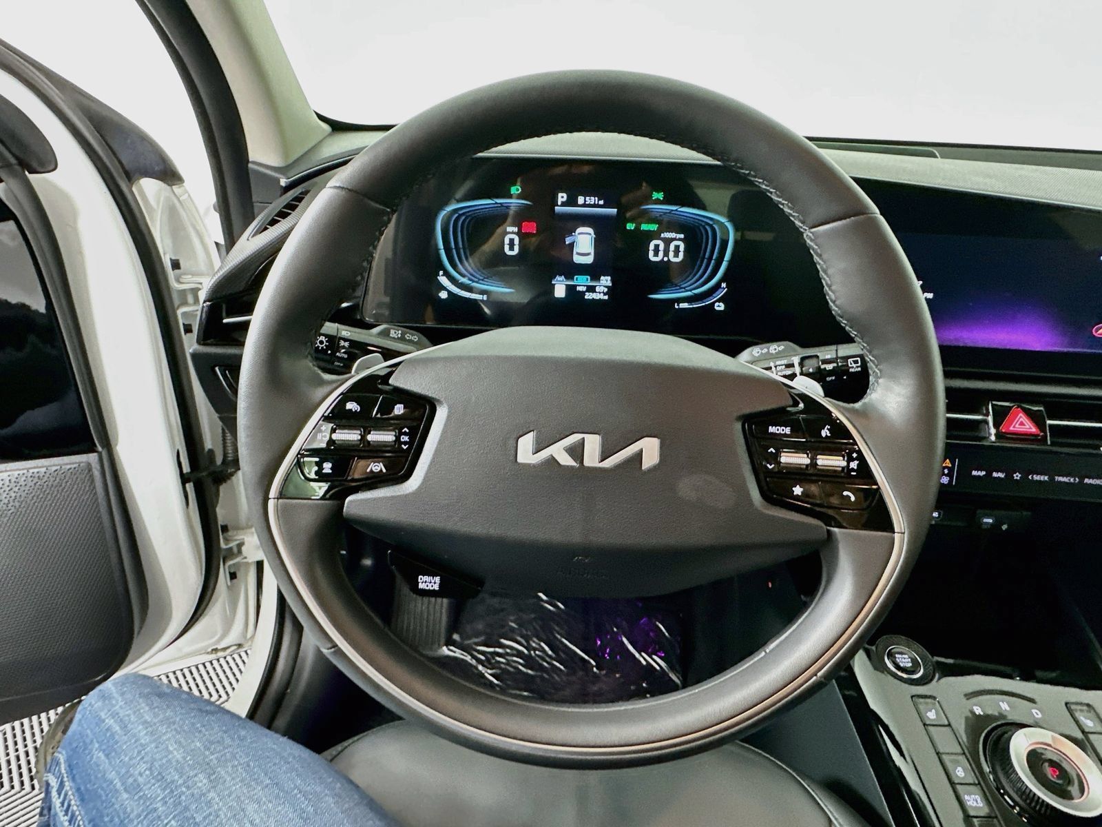 Used 2025 Kia Niro EX w/ EX Cold Weather Package FWD image 11