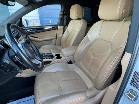 Used 2018 Porsche Macan suv image 15