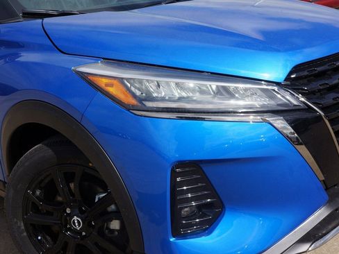 Used 2024 Nissan Kicks SR w/ SR Premium Package image 2