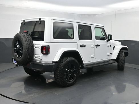 Used 2022 Jeep Wrangler Unlimited Sahara AWD/4WD image 25