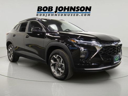 Certified 2025 Chevrolet Trax LT image 1