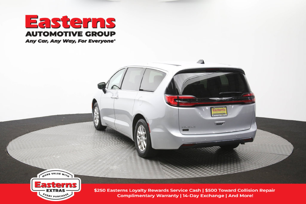 Used 2024 Chrysler Pacifica Touring-L FWD image 65