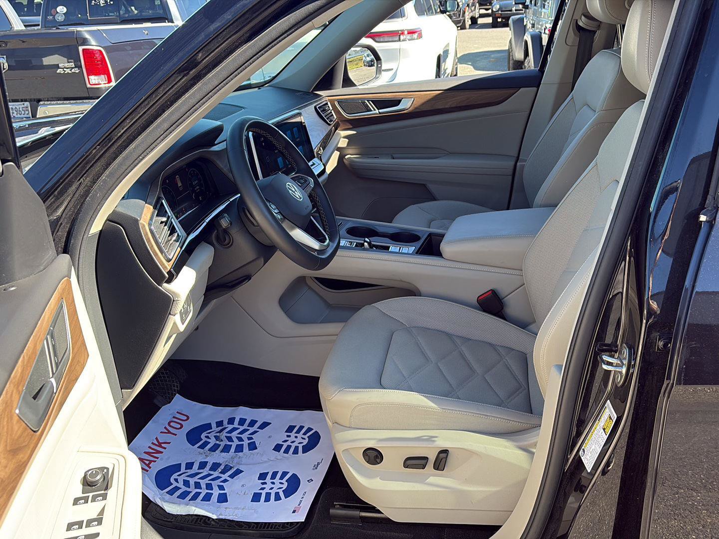 Used 2024 Volkswagen Atlas SE AWD/4WD image 10