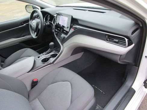 Used 2022 Toyota Camry LE image 24