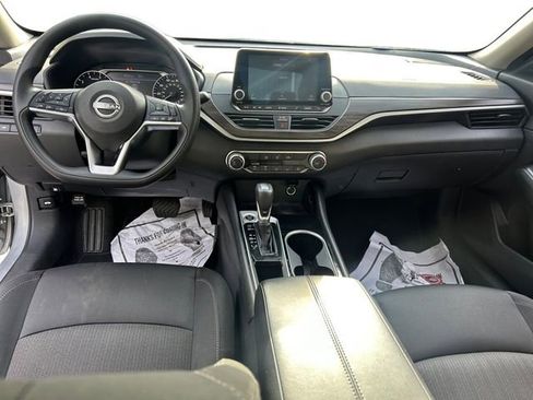 Used 2024 Nissan Altima 2.5 SV image 12