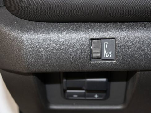 Used 2024 Chevrolet Colorado Z71 w/ Z71 Convenience Package 2 image 37