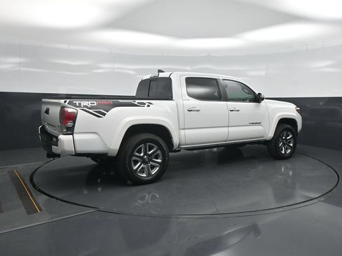 Certified 2017 Toyota Tacoma Limited w/ Tow Package AWD/4WD image 7