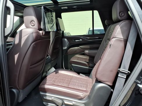 Used 2023 Cadillac Escalade Sport Platinum w/ LPO, ONYX Package AWD/4WD image 12