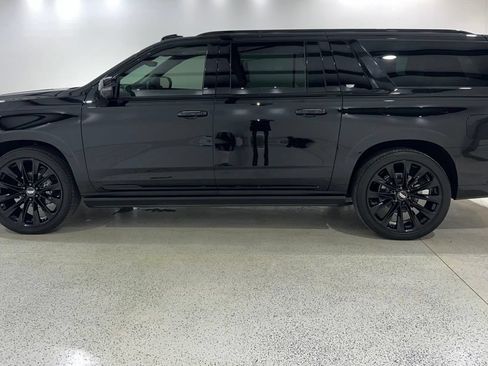Used 2026 Cadillac Escalade ESV Platinum Sport w/ LPO, ONYX Package AWD/4WD image 2