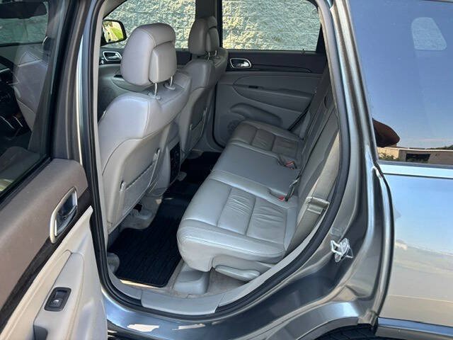 Used 2013 Jeep Grand Cherokee Laredo AWD/4WD image 9