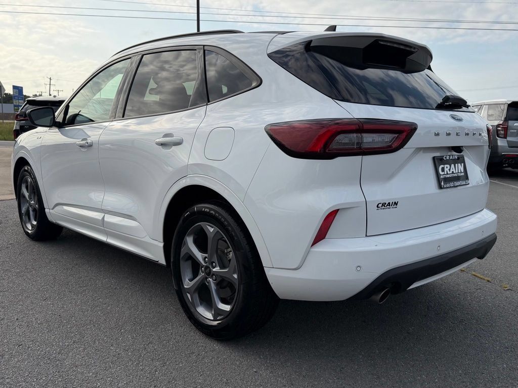 Used 2023 Ford Escape ST-Line w/ Tech Pack #1 FWD image 5