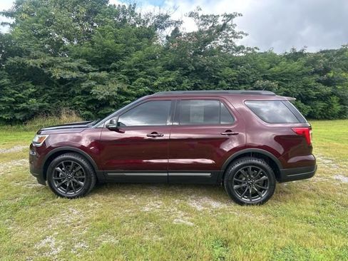 Used 2019 Ford Explorer XLT w/ Equipment Group 202A image 4