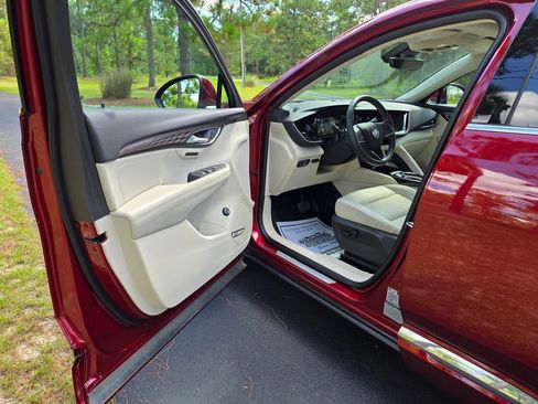 Used 2023 Buick Envision Avenir FWD image 10