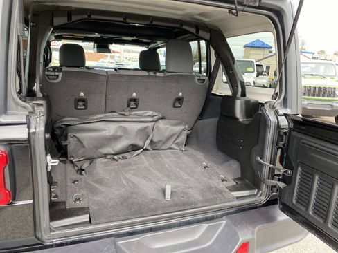 Certified 2025 Jeep Wrangler Unlimited Rubicon AWD/4WD image 5