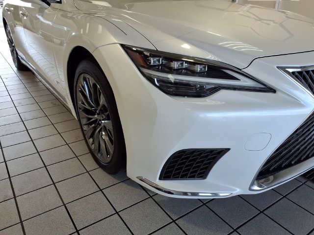 Used 2021 Lexus LS 500 w/ Accessory Package (Z2) RWD image 24