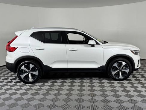 Certified 2025 Volvo XC40 B5 Plus AWD/4WD image 5