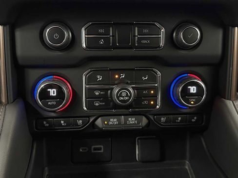 Used 2021 Chevrolet Suburban High Country image 32