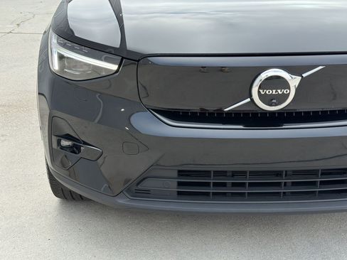 Used 2023 Volvo XC40 Recharge Ultimate AWD/4WD image 12