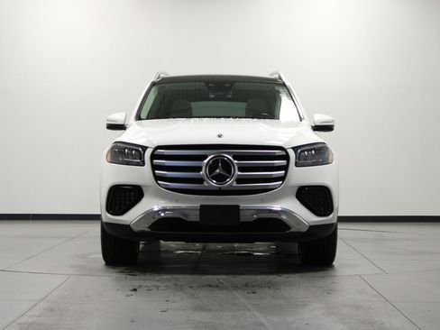 Used 2024 Mercedes-Benz GLS 450 4MATIC image 9