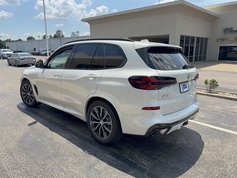 New 2026 BMW X5 xDrive40i w/ M Sport Package AWD/4WD image 7