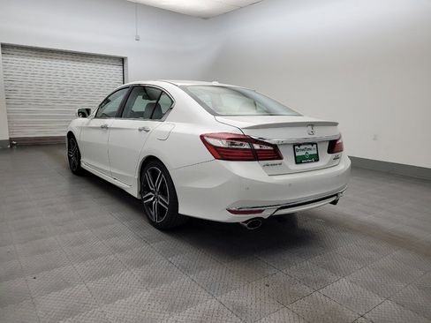 Used 2017 Honda Accord Touring image 5
