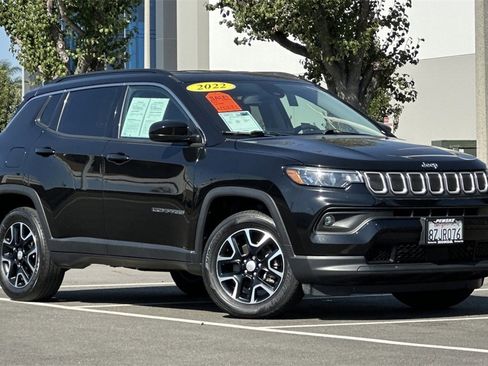 Used 2022 Jeep Compass Latitude image 2