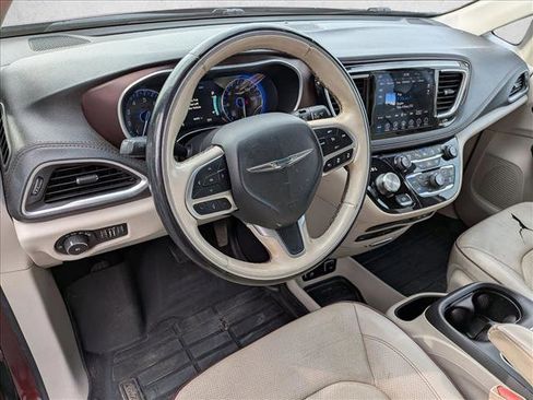 Used 2018 Chrysler Pacifica Limited w/ Advanced Safetytec Group FWD image 10