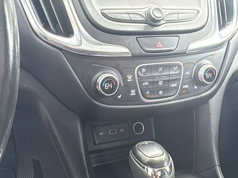 Used 2020 Chevrolet Equinox LT FWD image 21