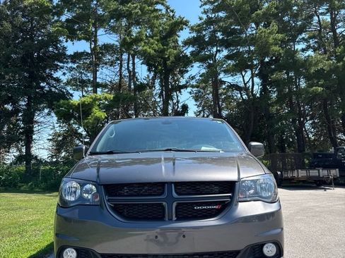Used 2019 Dodge Grand Caravan GT w/ Safety Sphere Group FWD image 3