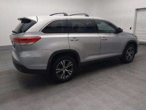 Used 2019 Toyota Highlander LE AWD/4WD image 10
