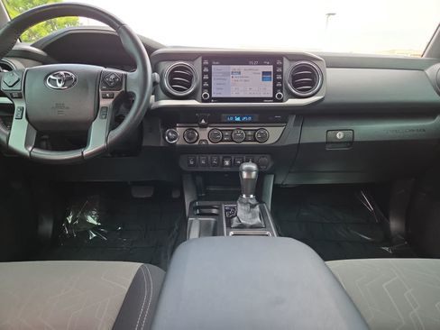 Used 2022 Toyota Tacoma TRD Off-Road w/ Technology Package AWD/4WD image 18