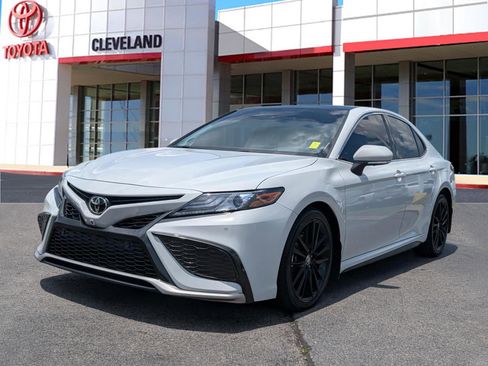 Used 2022 Toyota Camry XSE w/ Navigation Package FWD image 5