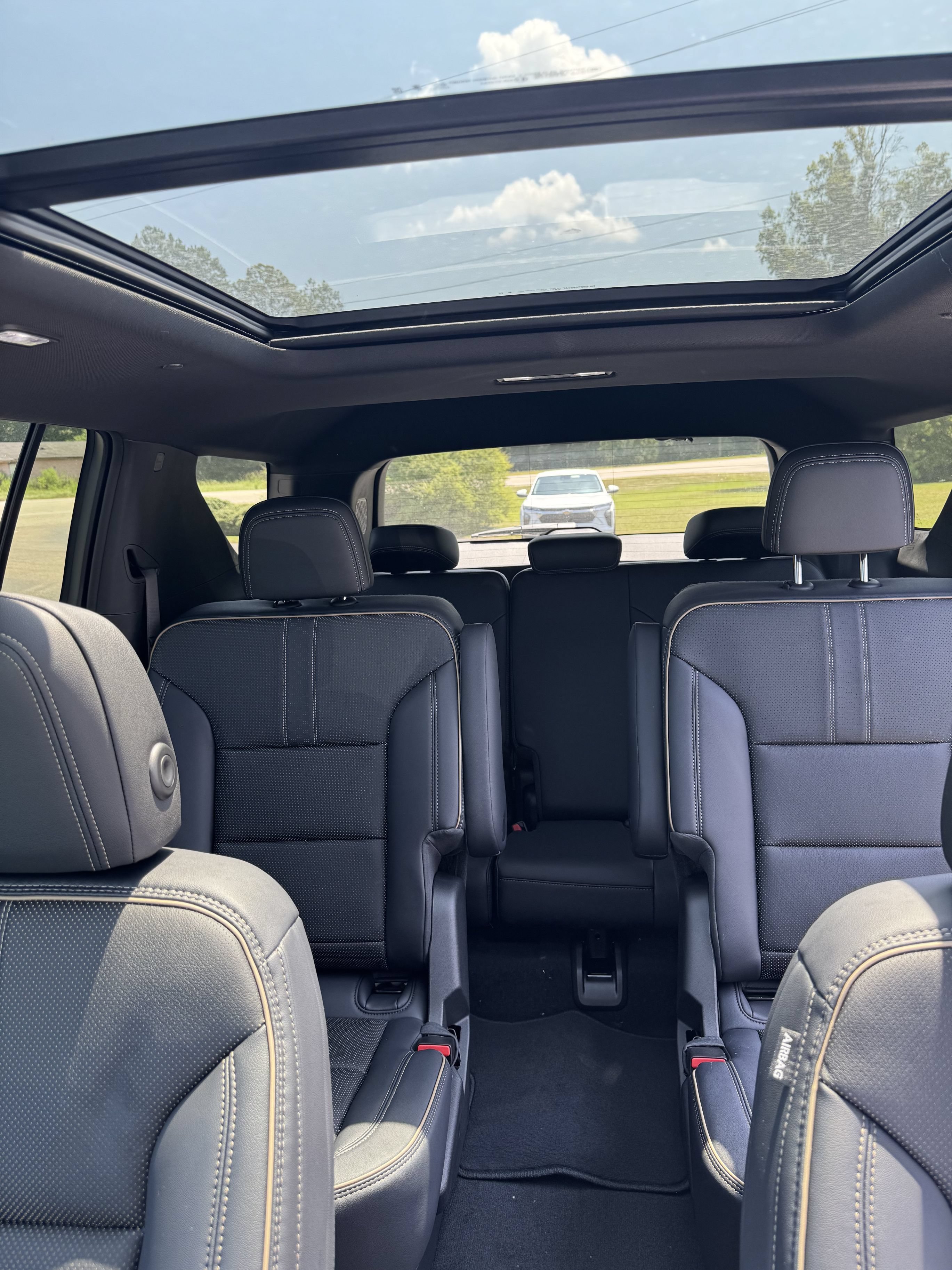 New 2026 Chevrolet Traverse High Country FWD image 14