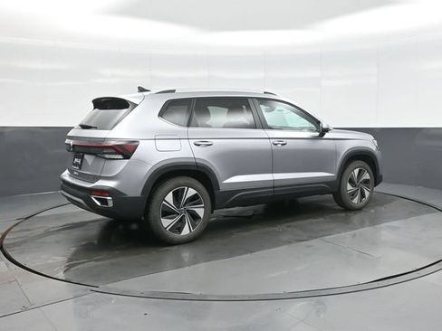 New 2026 Volkswagen Taos SE AWD/4WD image 7